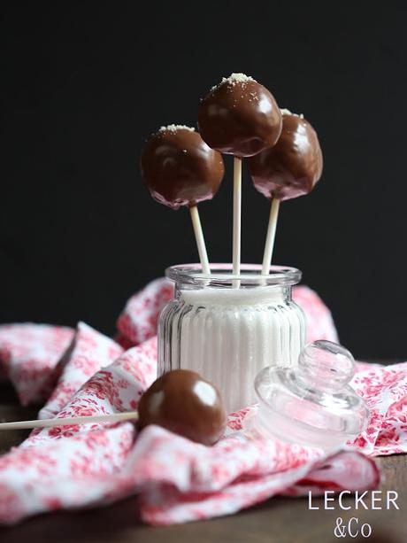 Schokoladen Cake Pops mit Amaretto Schokoladen Cake Pops mit Amaretto