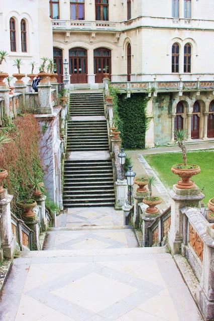 {Travel with Me}: Schloss Miramare, Triest
