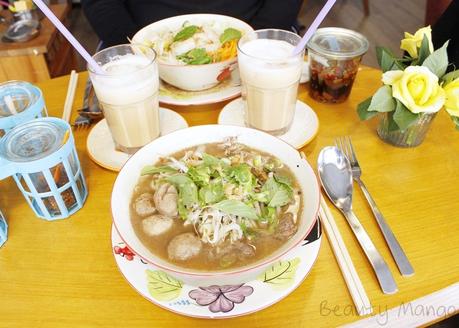 Regenzeit Café & Thai Street Food