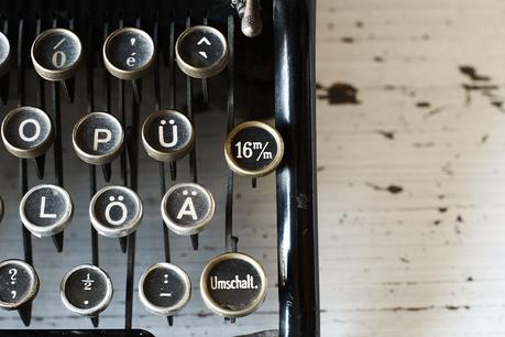 Blog + Fotografie by it's me! - fim.works - Ideal B Schreibmaschine, Detail Tastatur