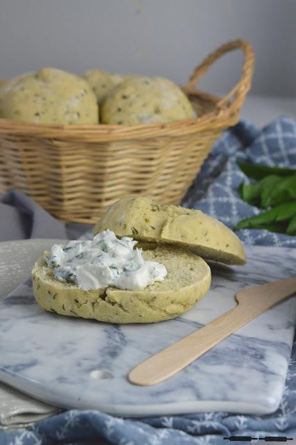 Bärlauchbrötchen mit Bärlauchcreme / Wild Garlic Rolls