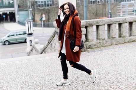 Kleidermaedchen.de Modeblog, erfurt, thueringen, berlin, fashionblog, Outfit, kleidermaedchen.de, Influencer Marketing und Kommunikation, Creator Frühlingsoutfit, Winteroutfit, Zara Schal, Zara Mantel, Pullover, Rollkragenpullover H&M, BDG Urban Outfitters Jeans, Pinko Shine Baby Shine Sneakrs, Maxwell Scott Bag Modella M