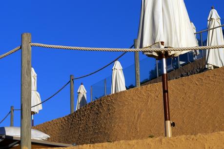 Blog + Fotografie by it's me fim.works - La Isla Blanca Ibiza, Cala Llonga, Blick über die Sonnenterrassen