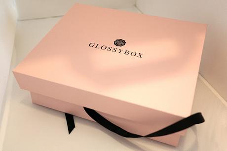 Glossybox März 2016 Some Bunny loves you - Edition