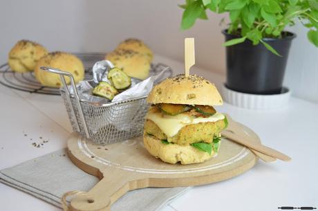 Mediterrane Burger Buns und Zucchinichips / Mediterranean Burger Buns and Zucchini Chips