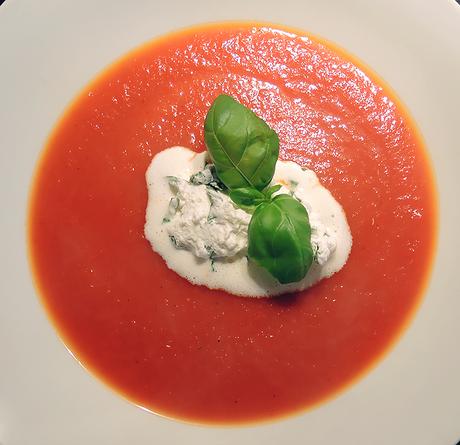 Recipe: Quick and easy tomato soup with basil cream
