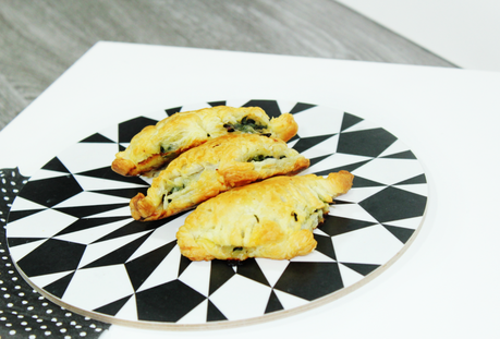 Griechische Feta Spinat Taschen mit Blätterteig