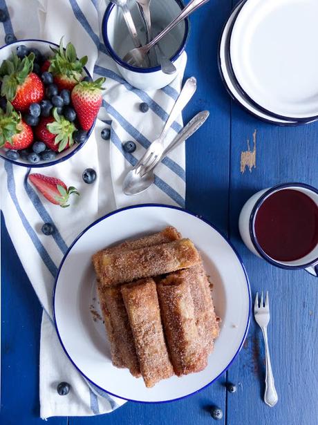 Frensh Toast Rolls mit Waldbeer & cream cheese Füllung