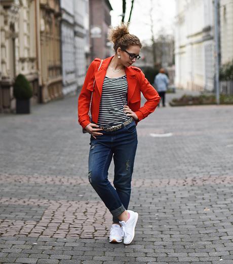 Outfit: Reebok Classics, Boyfriend Jeans and Bright Red Blazer