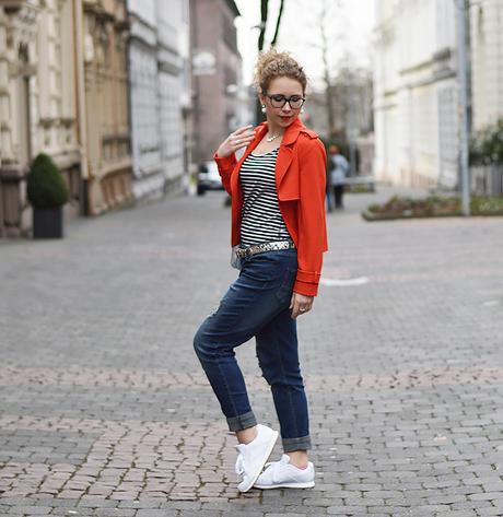Outfit: Reebok Classics, Boyfriend Jeans and Bright Red Blazer