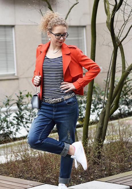 Outfit: Reebok Classics, Boyfriend Jeans and Bright Red Blazer