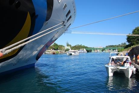 02_Kreuzfahrtschiff-AIDAvita-Ausflugsboot-Dominikanische-Republik-Karibik