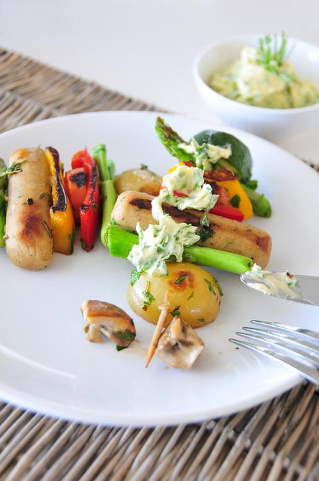 BBQ mit mariniertem Gemüse-Grillwurst-Spießen vegan
