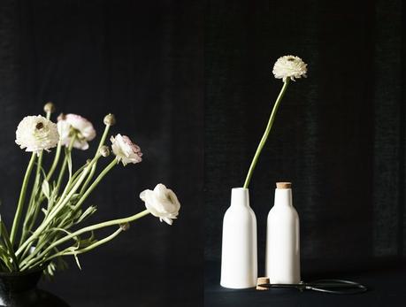 Blog + Fotografie by it's me!, Collage mit Ranunkeln und weißen Keramikflaschen