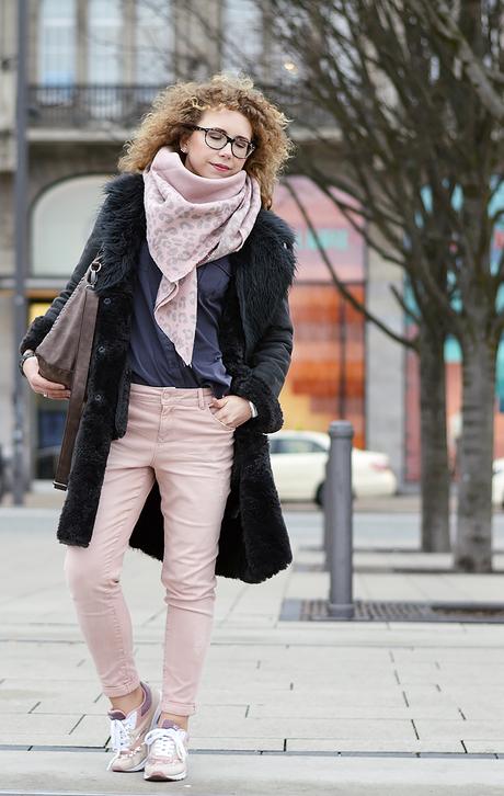 Outfit: Grey and Pale Pink in front of the Alsterhaus Hamburg