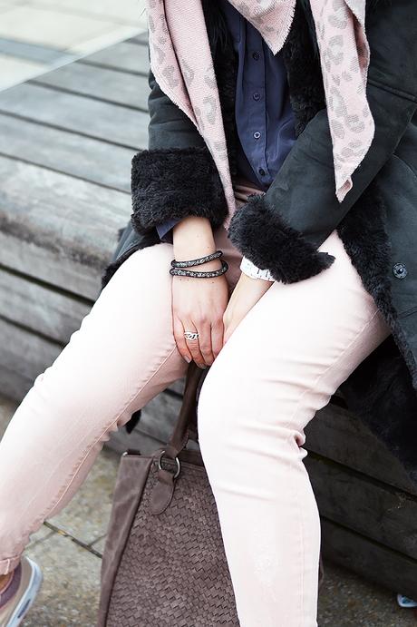 Outfit: Grey and Pale Pink in front of the Alsterhaus Hamburg