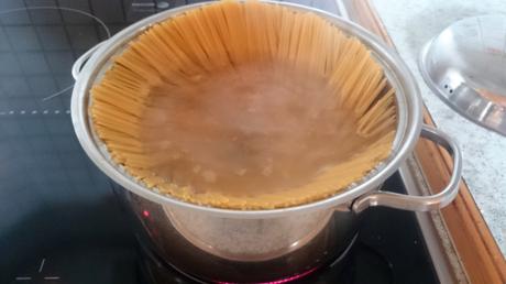 Nudeln für die Spaghetti werden gekocht!