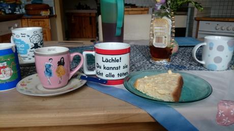 Frühstück gab es natürlich mit Tee, Kaffee und Osterpinze :)