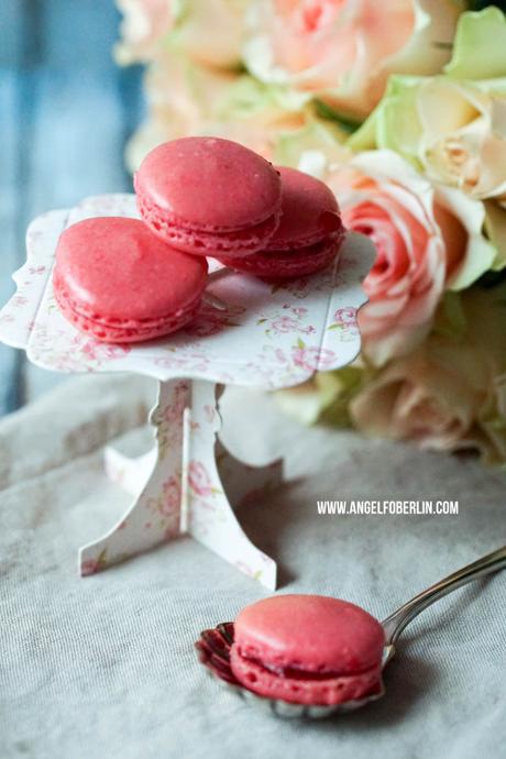 [bakes...] Raspberry Macarons {Macarons für Anfänger}