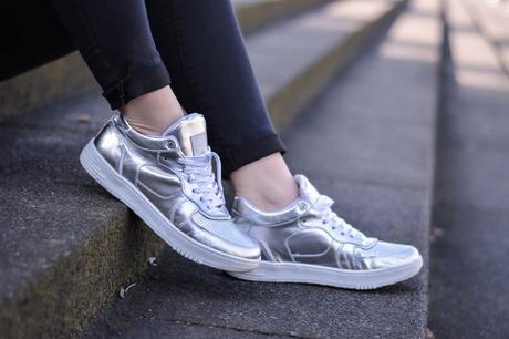 Outfit: Metallic Trend – Wie kombiniere ich Silberne Schuhe?