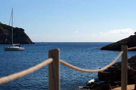 Blog + Fotografie by it's me fim.works - La Isla Blanca Ibiza, Cala Llonga, Blick von der Sonnenterrasse Hotel Palladium