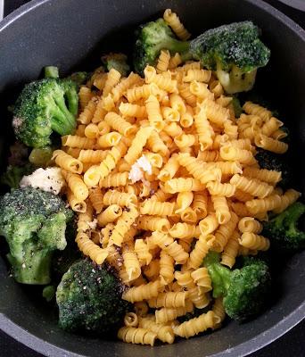 Brokkoli-Nudel-Topf oder auch One Pot Pasta