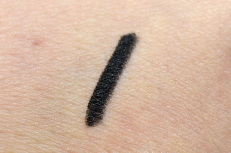 Review, Swatch & Tragebilder: Urban Decay - 24/7 Glide-On Eye Pencil Nuance: Perversion