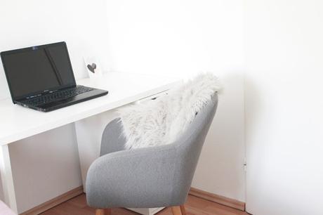 Neuer Schreibtisch + Stuhl. Der Ort von dem ich aus schreibe