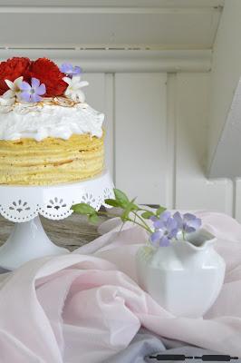 Crêpe Torte mit Baiserhaube / Crêpe Cake with Meringue