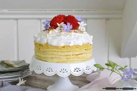Crêpe Torte mit Baiserhaube / Crêpe Cake with Meringue