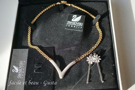 Kette mit V-Anhänger u. Haarspangen Kette mit V-Anhänger u. Haarspangen