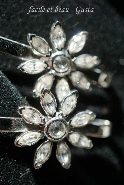 Kette mit V-Anhänger u. Haarspangen Kette mit V-Anhänger u. Haarspangen