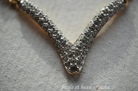 Kette mit V-Anhänger u. Haarspangen Kette mit V-Anhänger u. Haarspangen