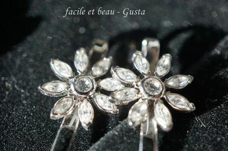 Kette mit V-Anhänger u. Haarspangen Kette mit V-Anhänger u. Haarspangen