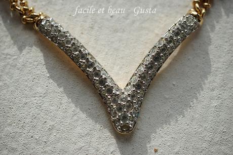 Kette mit V-Anhänger u. Haarspangen Kette mit V-Anhänger u. Haarspangen