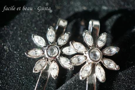 Kette mit V-Anhänger u. Haarspangen Kette mit V-Anhänger u. Haarspangen