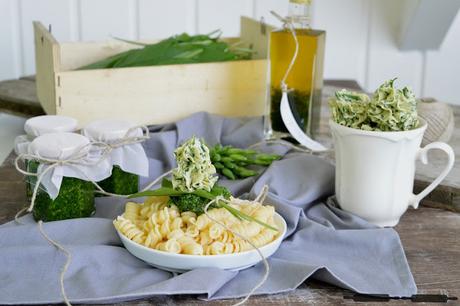 3 Rezepte um Bärlauch zu verarbeiten / Wild Garlic Pesto, Oil and Butter Recipe