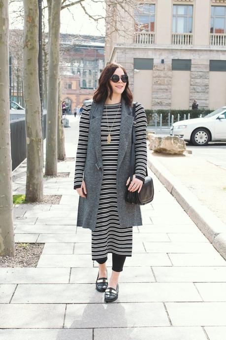 Kleidermaedchen.de Modeblog, erfurt, thueringen, berlin, fashionblog, Outfit, kleidermaedchen.de, Influencer Marketing und Kommunikation, Creator Frühlingsoutfit, asos Bomberjacke, Frühlingsoutfit, asos slipper, H&M Maxi Kleid gestreift, H&M Sonnenbrille, Zara Weste, Maxwell Scott Tasche Medolla M, Tchibo Kette