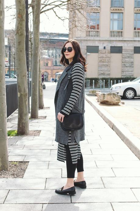 Kleidermaedchen.de Modeblog, erfurt, thueringen, berlin, fashionblog, Outfit, kleidermaedchen.de, Influencer Marketing und Kommunikation, Creator Frühlingsoutfit, asos Bomberjacke, Frühlingsoutfit, asos slipper, H&M Maxi Kleid gestreift, H&M Sonnenbrille, Zara Weste, Maxwell Scott Tasche Medolla M, Tchibo Kette