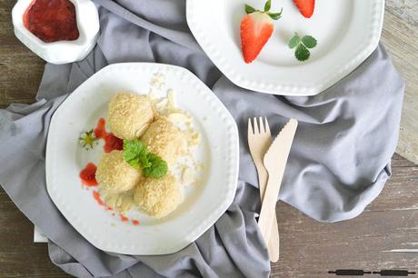 hausgemachte Erdbeerknödel aus Quarkteig / Strawberry Dumplings