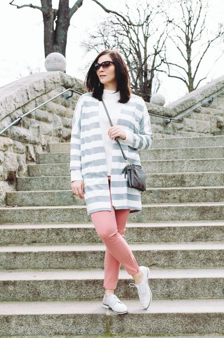 Kleidermaedchen.de Modeblog, erfurt, thueringen, berlin, fashionblog, Outfit, kleidermaedchen.de, Influencer Marketing und Kommunikation, Creator Frühlingsoutfit, asos Bomberjacke, Frühlingsoutfit, aboutyou, selected femme hose, rose quartz, bugatti slipper, minimum Cardigan, gucci Sonnenbrille, Oasis Tasche, Selected Femme Bluse, Streetstyle Look