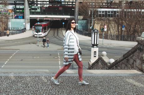 Kleidermaedchen.de Modeblog, erfurt, thueringen, berlin, fashionblog, Outfit, kleidermaedchen.de, Influencer Marketing und Kommunikation, Creator Frühlingsoutfit, asos Bomberjacke, Frühlingsoutfit, aboutyou, selected femme hose, rose quartz, bugatti slipper, minimum Cardigan, gucci Sonnenbrille, Oasis Tasche, Selected Femme Bluse, Streetstyle Look