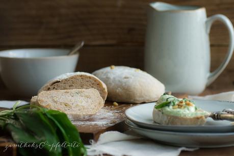 Walnuss-Ciabatta mit Bärlauch-Feta-Dip