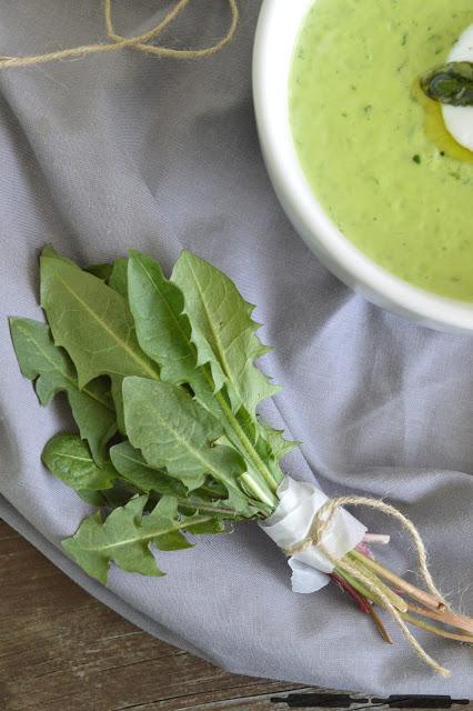 Löwenzahnsuppe mit Löwenzahnchips / Dandelion Soup Recipe