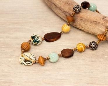 Halskette aus Keramikperlen