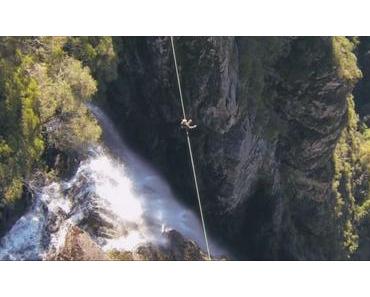 Freiwillige vor! 100 Meter über einen Wasserfall in Australien balancieren