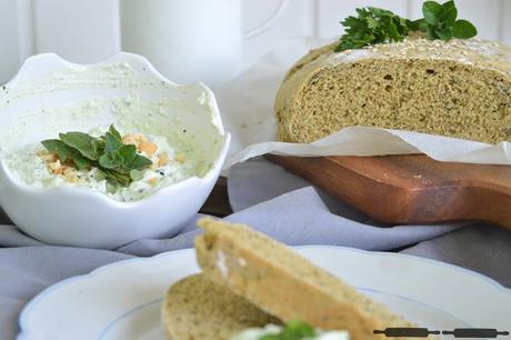 frischgebackenes Brot mit Cashew-Kräuter-Dip / Bread with Herbs Recipe