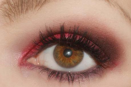 [The Zombie inside me] Red Smokey Eyes