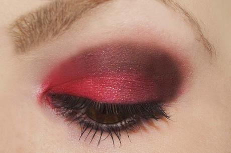 [The Zombie inside me] Red Smokey Eyes