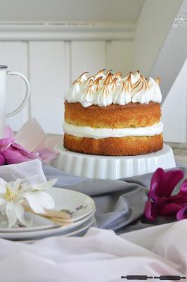 Zitronentorte mit Mandeln und Baiserhaube / Lemon Cake with Almonds and Meringue
